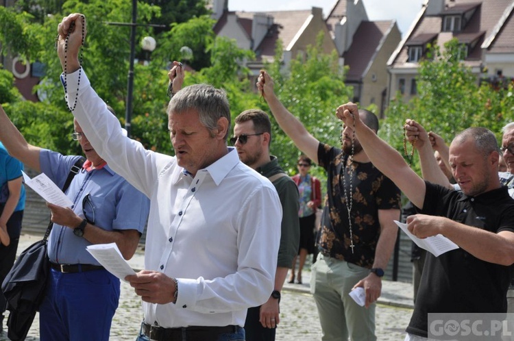 Głogów. Wojownicy Maryi szli przez miasto