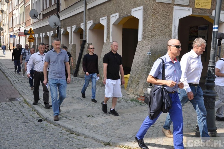 Głogów. Wojownicy Maryi szli przez miasto