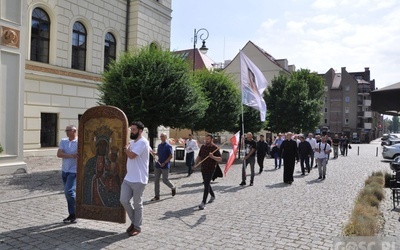 Głogów. Wojownicy Maryi szli przez miasto