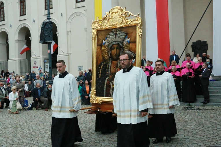 3 lipca cudowny obraz wynoszony jest na ulice Lublina.