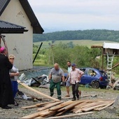 Dzisiaj zbiórka do puszek Caritas na pomoc poszkodowanym przez trąbę powietrzną