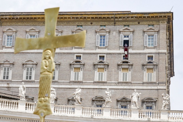 Watykan: Papież podda się operacji 