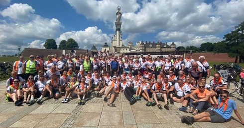 Pielgrzymi na rowerach dotarli na Jasną Górę