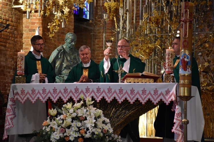 Pielgrzymi na rowerach w trasie na Jasną Górę