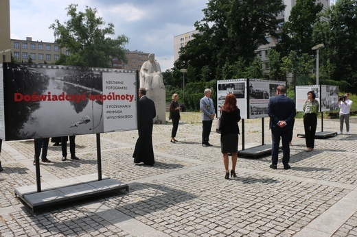 Katowice. Wystawa plenerowa poświęcona kard. S. Wyszyńskiemu