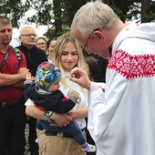 Każdy mógł przyjąć błogosławieństwo i namaszczenie rychwałdzkim olejkiem radości.