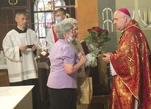 Wierni parafii katedralnej pamiętali o życzeniach imieninowych dla biskupa.