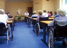 ▲	W ignacjańskich spotkaniach prowadzonych przez jezuitów uczestniczy ok. 20 z niepełnosprawnością. 