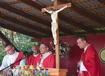 	Mszy św. przewodniczył metropolita łódzki.