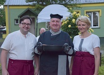 Ksiądz Grzegorz Gołąb wraz z Ewą i Konradem Zakrzewskimi zadbali o niezwykły klimat.