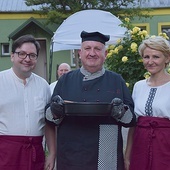 Ksiądz Grzegorz Gołąb wraz z Ewą i Konradem Zakrzewskimi zadbali o niezwykły klimat.