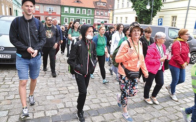 ▲	Pierwszy etap do Lubięcina liczył 25 km. 12 lipca nastąpi wejście na Jasną Górę, gdzie pielgrzymów przywita bp Tadeusz Lityński.