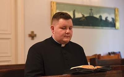 ▲	Kaplica to serce domu formacyjnego. Bez osobistej relacji z Bogiem i codziennej modlitwy nie można być dobrym księdzem.