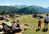 Turyści na Rusinowej Polanie.
29.07.2020 Tatry, Polska