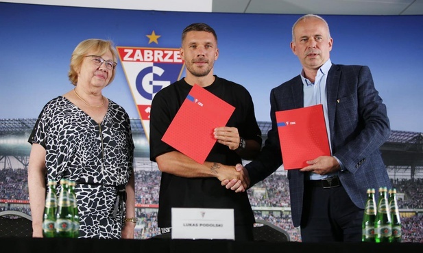 Zabrze. Kibice Górnika powitali na stadionie Łukasza Podolskiego