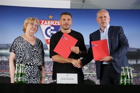 Zabrze. Kibice Górnika powitali na stadionie Łukasza Podolskiego