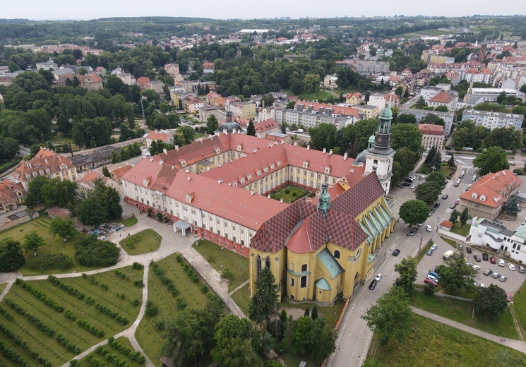 Trzebnica - sanktuarium świętej Jadwigi Śląskiej.