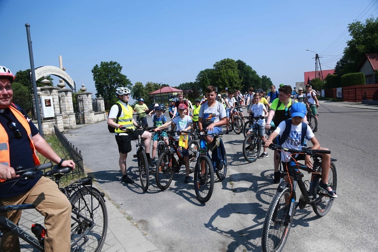 Rowerowa pielgrzymka LSO do Luszowic