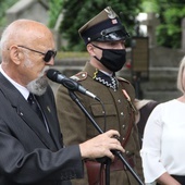 Ukrzyżowany na drzwiach własnego kościoła