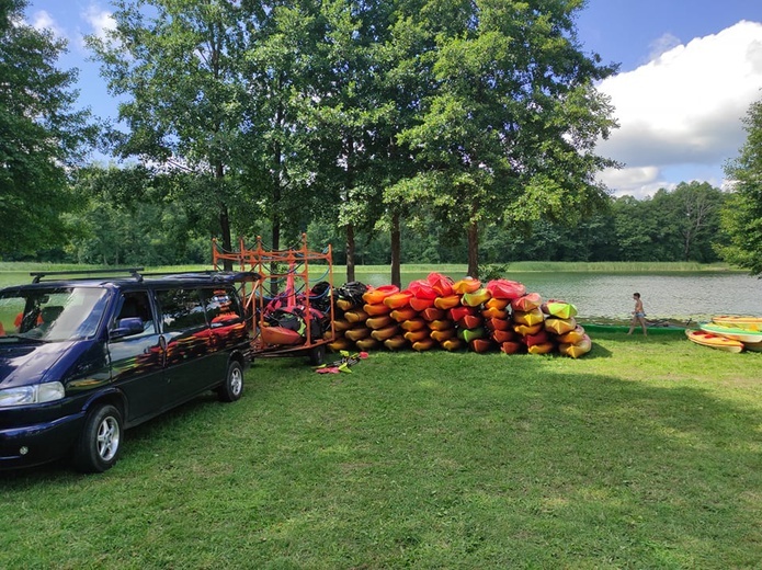 Spływ kajakowy z okazji 101. rocznicy urodzin św. Jana Pawła II