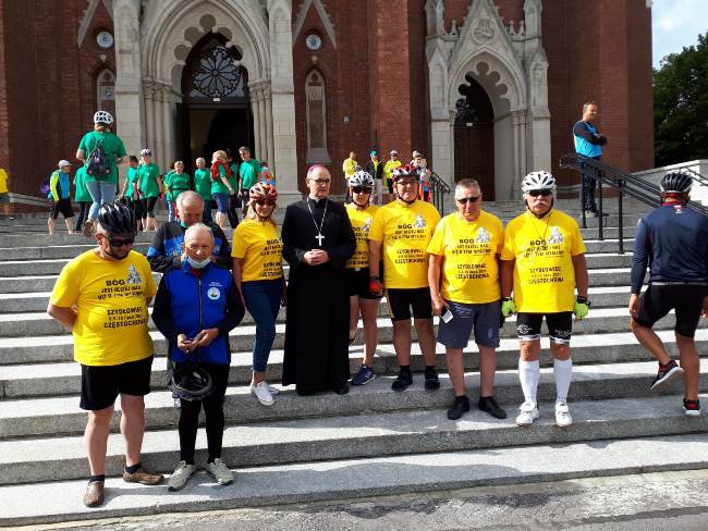  Rowerem do tronu Matki Bożej 