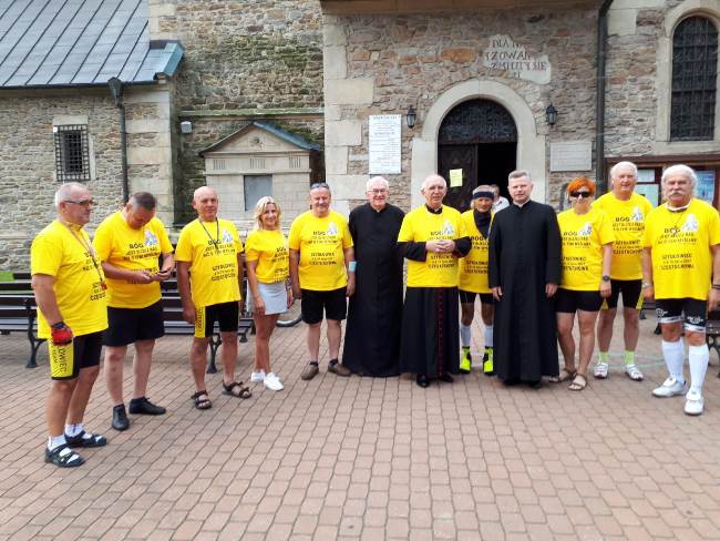  Rowerem do tronu Matki Bożej 