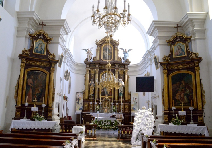 Prezbiterium kościoła w Grabowcu.