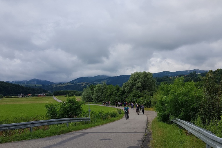 Przyszowa. Rodzinne pielgrzymowanie Beskidzką Drogą św. Jakuba