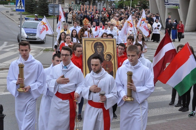 Znaki Światowych Dni Młodzieży przed spotkaniem młodych w Lizbonie zagoszczą w Zabawie