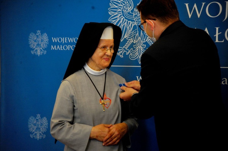 Kraków. Wręczenie Medali Stulecia Odzyskanej Niepodległości 2021