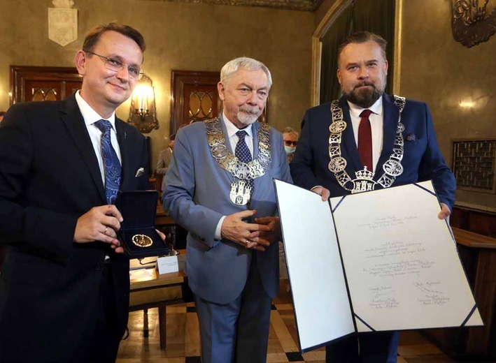 Złoty medal Cracoviae Merenti dla Zamku Królewskiego na Wawelu