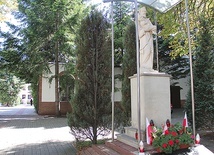 	Na terenie klasztoru przy Hożej 53 powstaje muzeum, dedykowane bohaterskiej zakonnicy i jej współpracownikom. 
