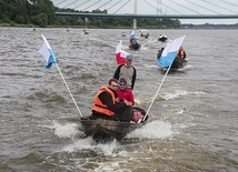 Załogi kilkunastu jednostek zostały powitane na Wiśle przez płocczan.