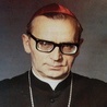 Przeżył 82 lata, w tym 57 lat w kapłaństwie i 34 lata w biskupstwie. W jego herbie biskupim było zawołanie: „Niepokalana zwycięży!”.