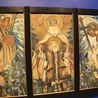 ▲	Sensacją  wystawy jest tryptyk malarski Kazimierza Sichulskiego  „Madonna huculska” (1909) ze zbiorów wiedeńskich,  pokazywany  w Polsce  po raz pierwszy.