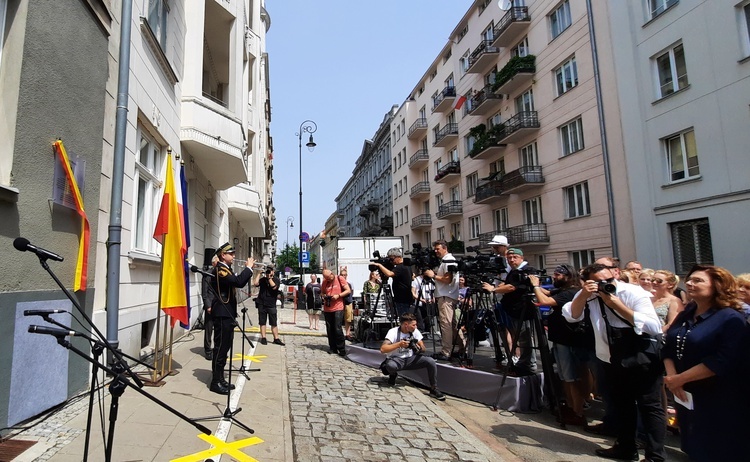 Przy ul. Lwowskiej 1 odsłonięto tablicę upamiętniającą Wojciecha Młynarskiego 