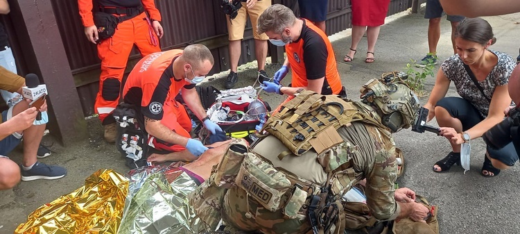 Ćwiczenia ratowników, policjantów i antyterorystów