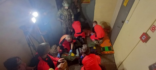Ćwiczenia ratowników, policjantów i antyterorystów