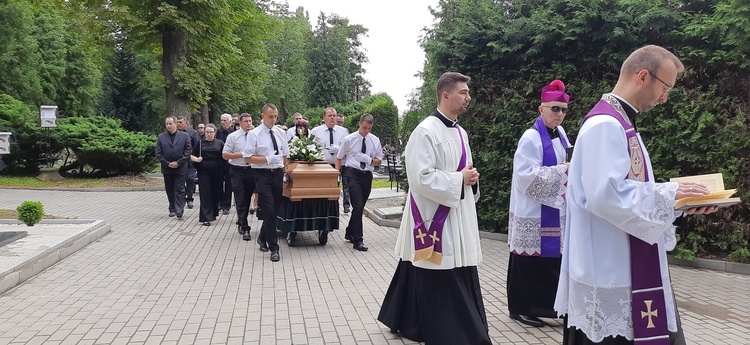 Pogrzeb śp. ks. Włodzimierza Kazimierza Górala - Msza i pochówek w Paczkowie