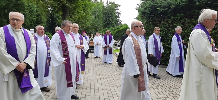 Pogrzeb śp. ks. Włodzimierza Kazimierza Górala - Msza i pochówek w Paczkowie