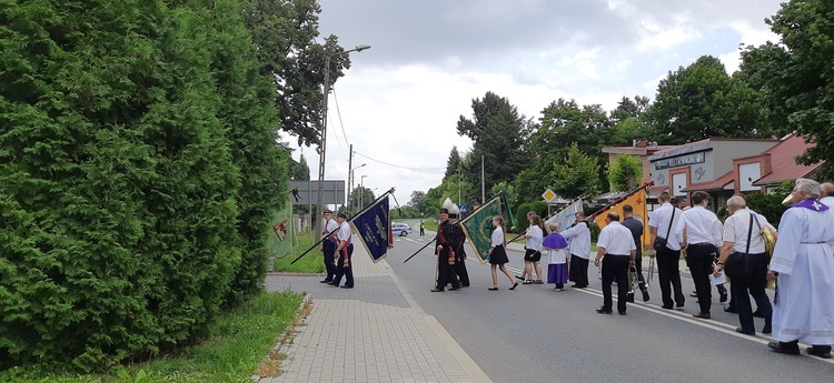 Pogrzeb śp. ks. Włodzimierza Kazimierza Górala - Msza i pochówek w Paczkowie