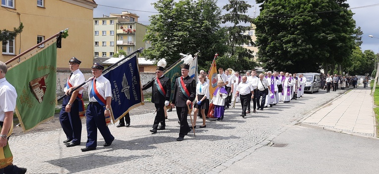 Pogrzeb śp. ks. Włodzimierza Kazimierza Górala - Msza i pochówek w Paczkowie