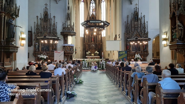 Pogrzeb śp. ks. Włodzimierza Kazimierza Górala - Msza i pochówek w Paczkowie