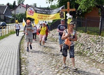 Pielgrzymi w drodze z Miastka do Sianowa