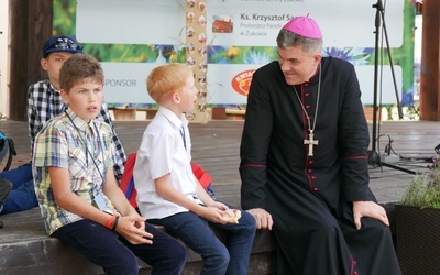 Biskup Zieliński spotkał się z oazowiczami w czasie dnia wspólnoty.