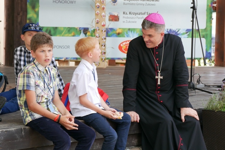 Biskup Zieliński spotkał się z oazowiczami w czasie dnia wspólnoty.