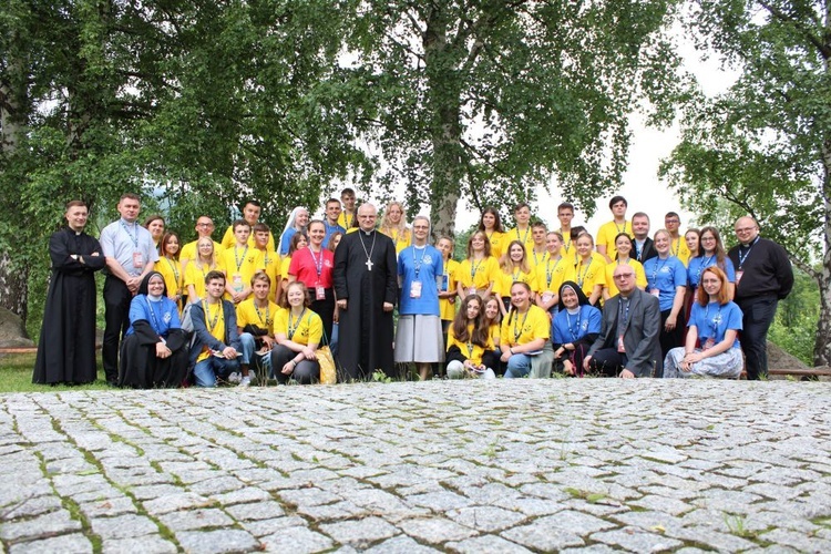 Obóz młodzieżowy Fundacji Dzieła Nowego Tysiąclecia w Borowicach