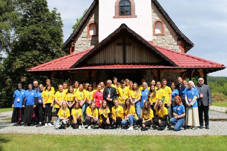 Obóz młodzieżowy Fundacji Dzieła Nowego Tysiąclecia w Borowicach