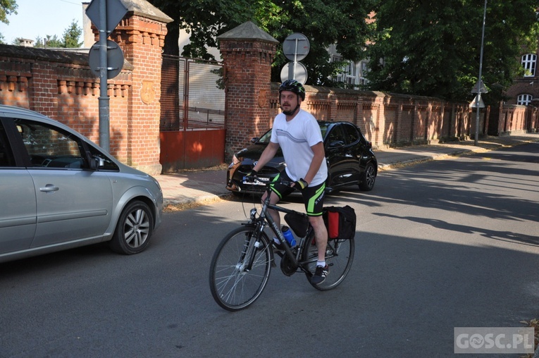 Przed nimi niemal 600 km