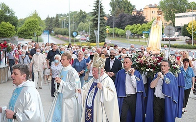 ▲	Biskup senior Kazimierz Górny przewodniczył Mszy św. i procesji fatimskiej.